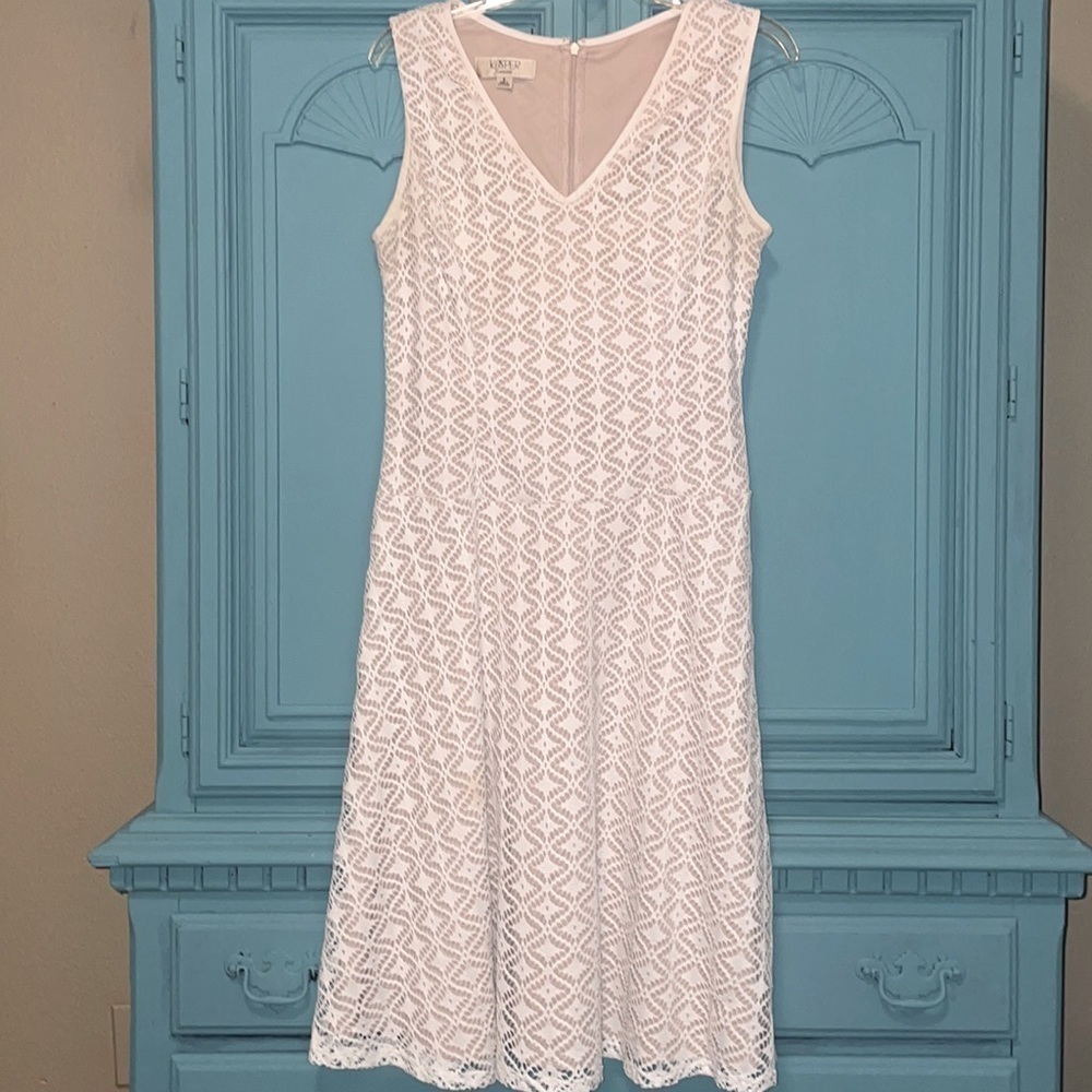 Kasper white/tan sleeveless v-neck dress zippered preloved